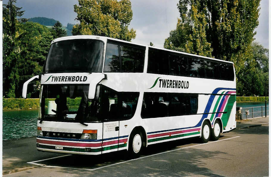 (055'423) - Twerenbold, Baden - Nr. 1/AG 19'024 - Setra am 24. August 2002 bei der Schifflndte Thun