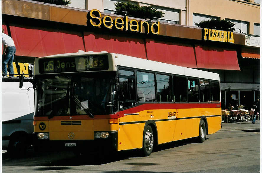 (056'235) - AVA Aarberg - Nr. 2/BE 85'802 - Mercedes/R&J am 30. September 2002 beim Bahnhof Biel