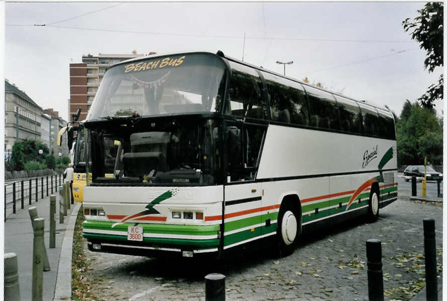 (056'726) - Aus Weissrussland: ??? - KC 3600 - Neoplan am 9. Oktober 2002 in Wien, Schwedenplatz