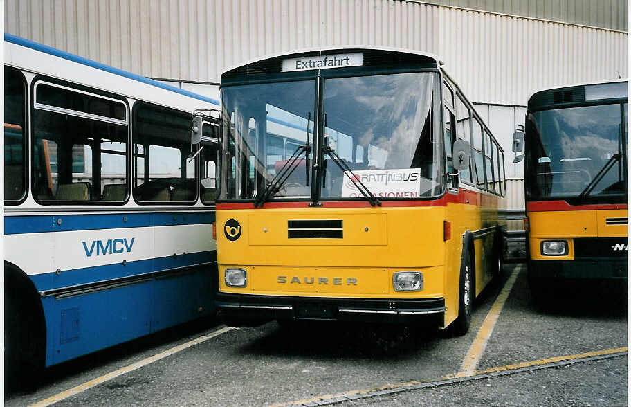 (056'915) - Karlen, Stalden - Nr. 4 - Saurer/Tscher (ex P 24'240) am 12. Oktober 2002 in Biel, Rattinbus