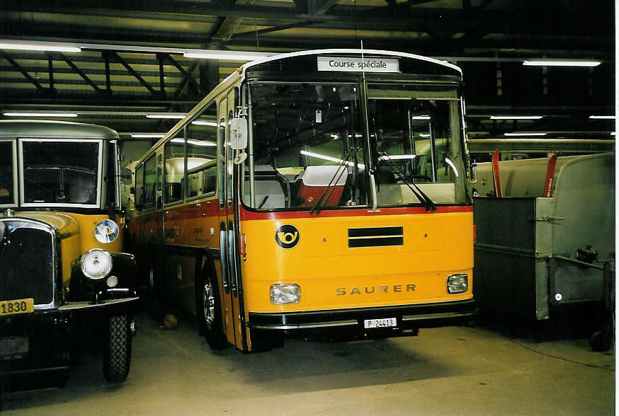 (057'113) - PTT-Regie - P 24'413 - Saurer/R&J am 26. Oktober 2002 in Schwarzenburg, Aussenlager Museum fr Kommunikation