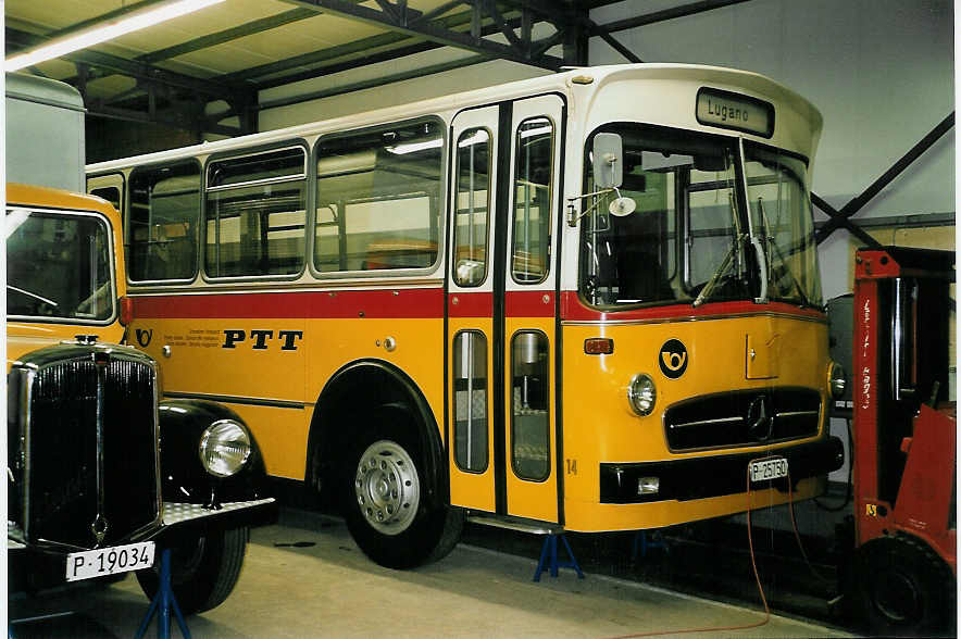 (057'115) - PTT-Regie - P 25'750 - Mercedes/R&J am 26. Oktober 2002 in Schwarzenburg, Aussenlager Museum fr Kommunikation (Teilaufnahme)