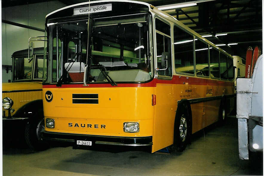 (057'117) - PTT-Regie - P 24'413 - Saurer/R&J am 26. Oktober 2002 in Schwarzenburg, Aussenlager Museum fr Kommunikation