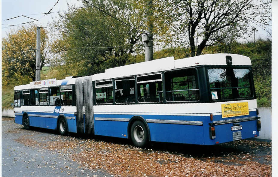 (057'220) - TPF Fribourg - Nr. 572/FR 300'398 - Volvo/Hess (ex TF Fribourg Nr. 172) am 3. November 2002 in Fribourg, Garage 