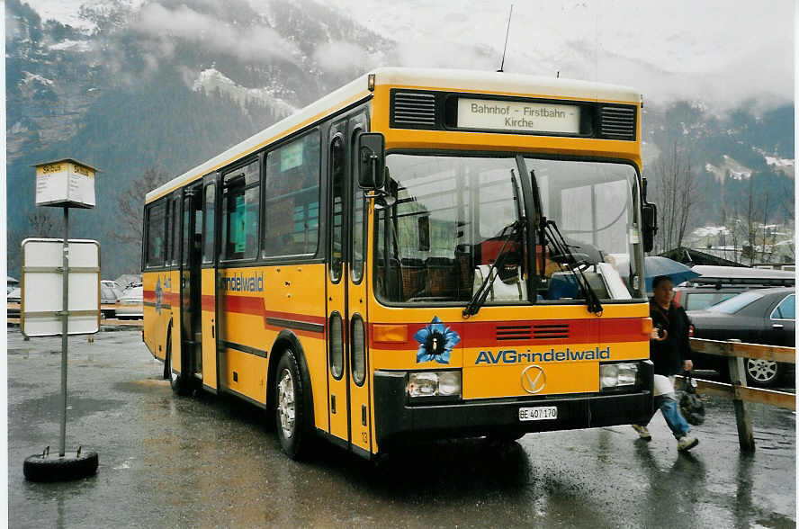 (057'922) - AVG Grindelwald - Nr. 13/BE 407'170 - Vetter am 28. Dezember 2002 beim Bahnhof Grindelwald