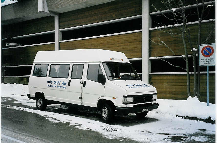 (058'612) - Gabi, Niederbipp - BE 242'649 - Peugeot am 26. Januar 2003 in Adelboden, Parkhaus