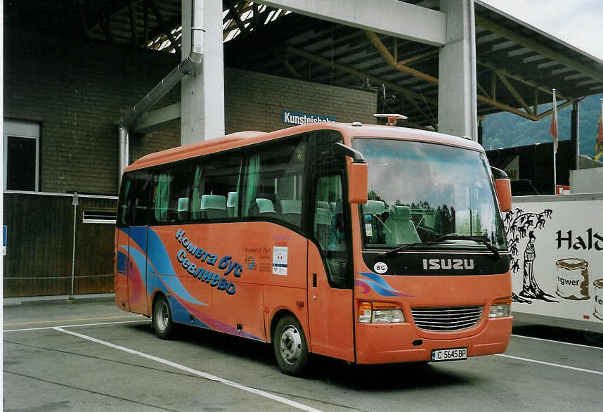 (060'616) - Aus Bulgarien: Kometa-Bus, Sevlievo - C 5645 BP - Isuzu am 13. Juni 2003 in Thun, Grabengut