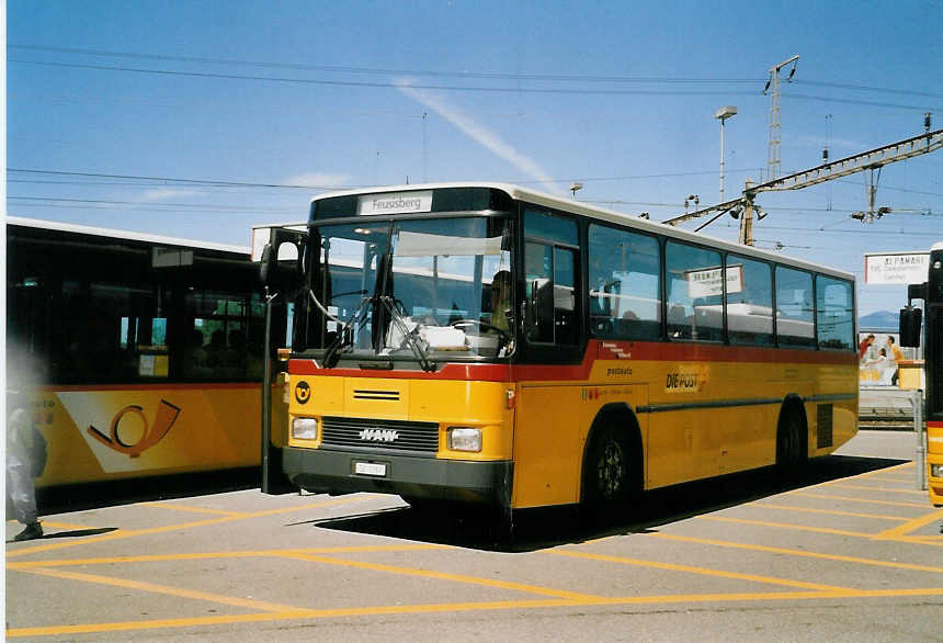 (061'031) - Schuler, Feusisberg - SZ 1787 - NAW/Hess am 21. Juni 2003 beim Bahnhof Pfffikon