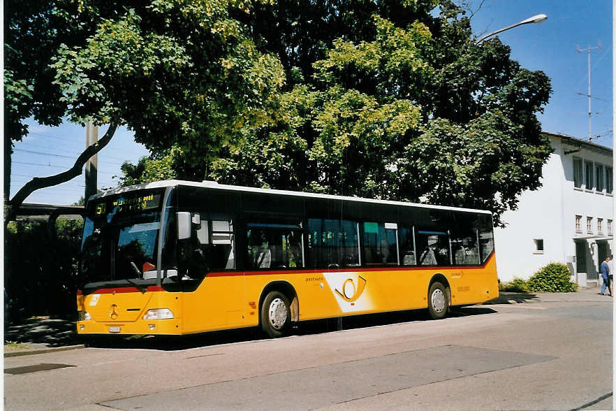 (061'033) - Bhrer, Hizel - ZH 480'260 - Mercedes am 21. Juni 2003 beim Bahnhof Horgen