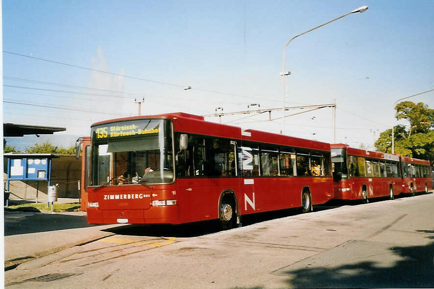 (061'816) - AHW Horgen - Nr. 19/ZH 602'772 - Volvo/Hess am 19. Juli 2003 beim Bahnhof Horgen