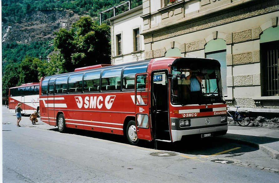 (062'309) - SMC Montana - Nr. 26/VS 131'326 - Mercedes am 30. Juli 2003 beim Bahnhof Brig