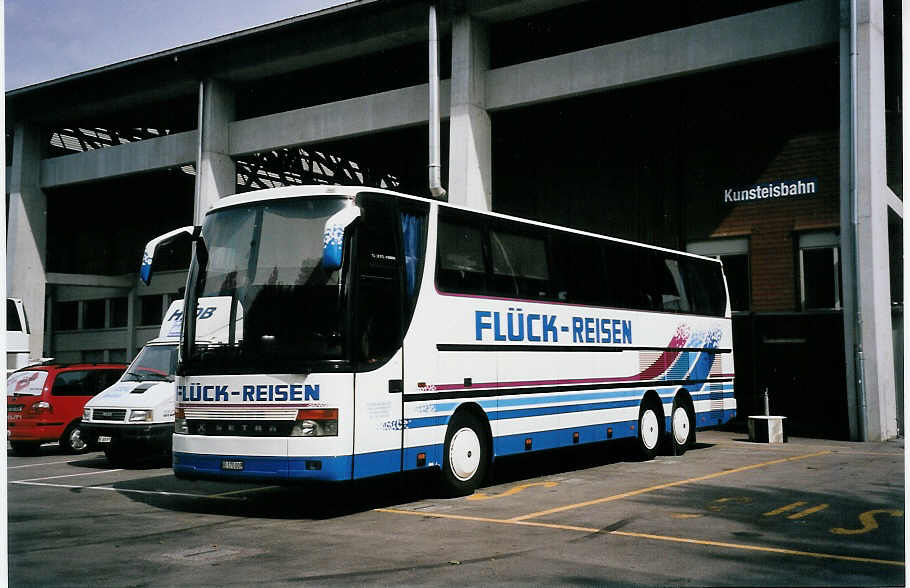 (063'303) - Flck, Brienz - BE 170'009 - Setra am 7. September 2003 in Thun, Grabengut