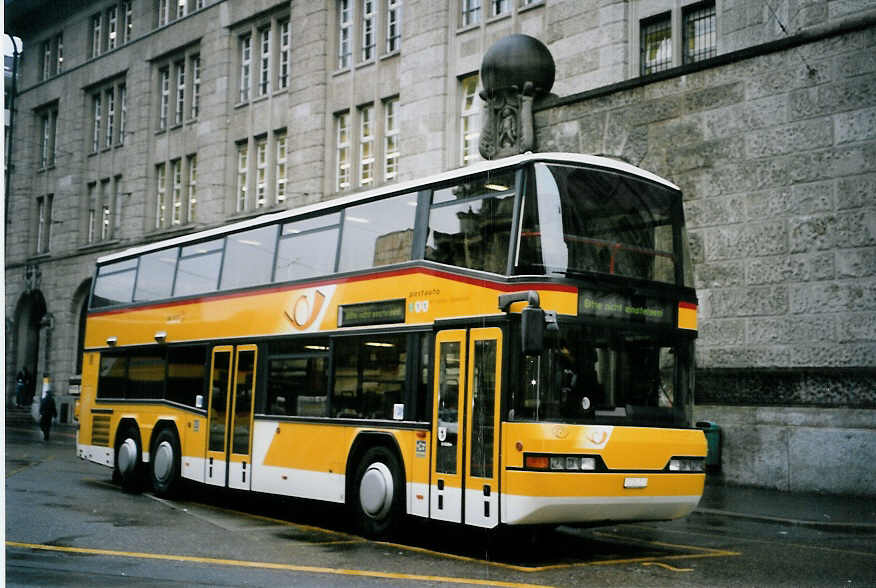 (063'818) - Casutt, Gossau - SG 250'503 - Neoplan am 9. Oktober 2003 beim Bahnhof St. Gallen