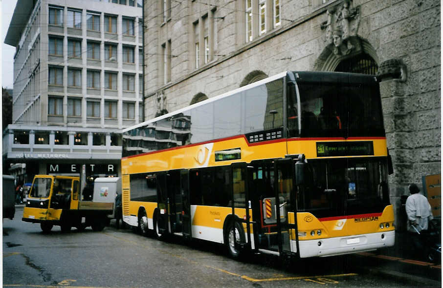 (063'822) - PostAuto St. Gallen-Appenzell - AR 14'839 - Neoplan (ex P 27'017) am 9. Oktober 2003 beim Bahnhof St. Gallen