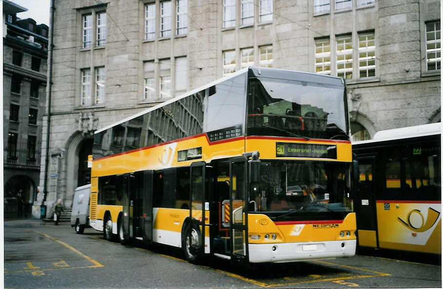 (063'902) - PostAuto St. Gallen-Appenzell - AR 14'838 - Neoplan (ex P 27'016) am 9. Oktober 2003 beim Bahnhof St. Gallen