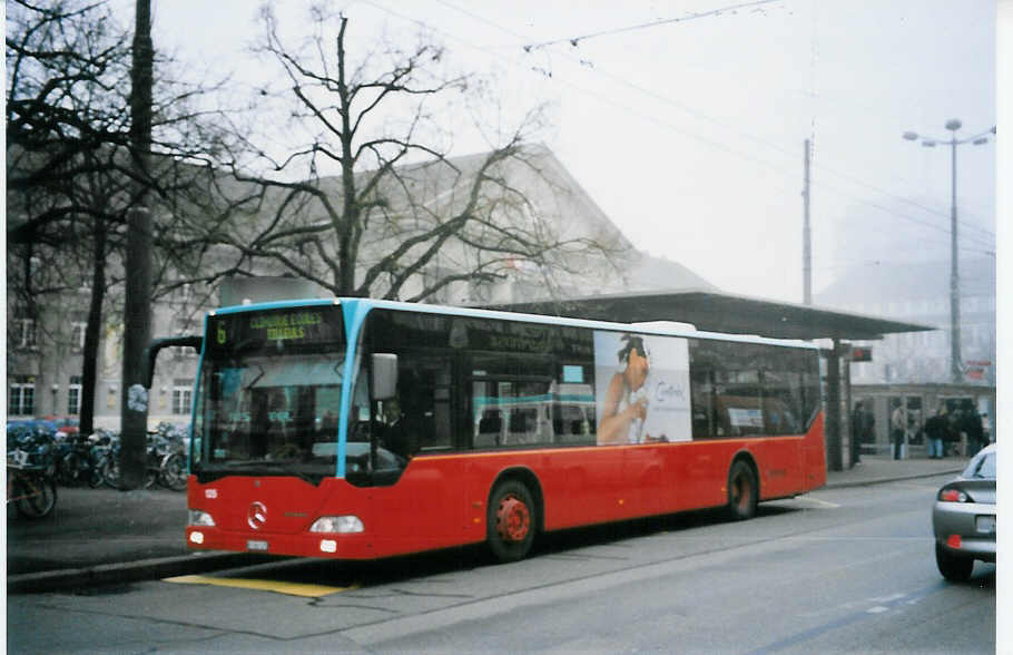 (064'414) - VB Biel - Nr. 125/BE 560'125 - Mercedes am 22. November 2003 beim Bahnhof Biel