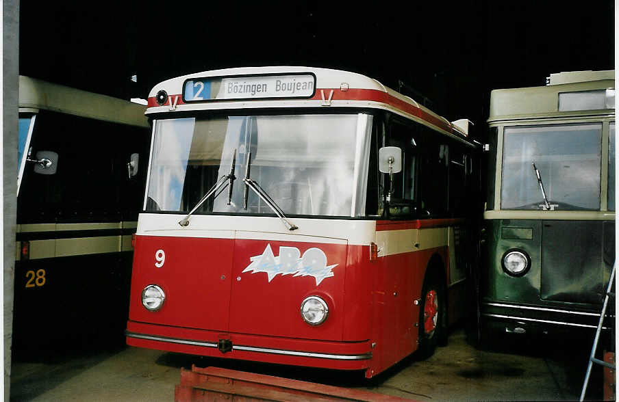 (065'214) - VB Biel (TVB+TVS) - Nr. 9 - FBW/R&J Trolleybus am 25. Januar 2004 in Niederscherli (Teilaufnahme)