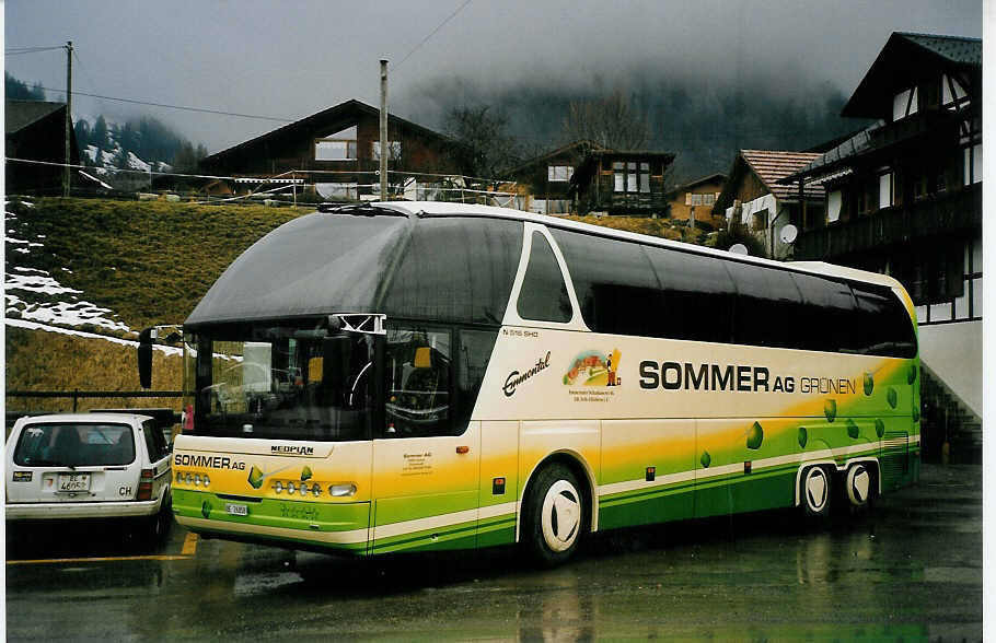 (065'309) - Sommer, Grnen - BE 26'858 - Neoplan am 7. Februar 2004 beim Gterbahnhof Frutigen