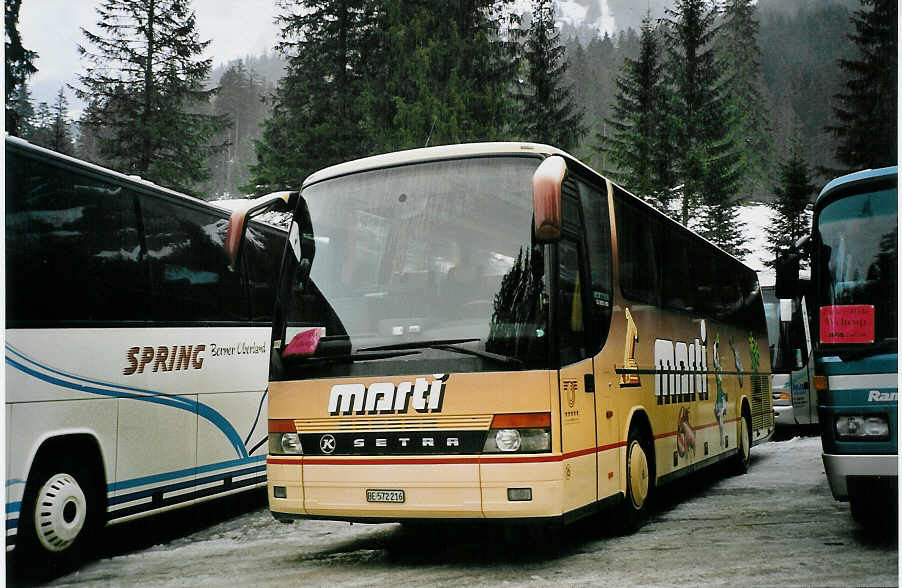 (065'332) - Marti, Kallnach - Nr. 16/BE 572'216 - Setra am 7. Februar 2004 in Adelboden, Unter dem Birg