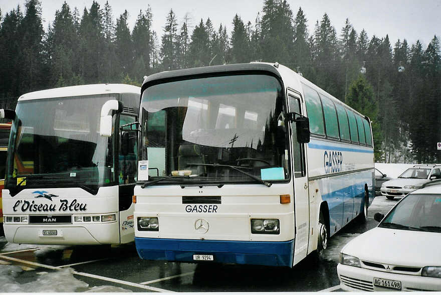 (065'409) - Gasser, Altdorf - UR 9294 - Mercedes am 7. Februar 2004 in Adelboden, Mineralquelle