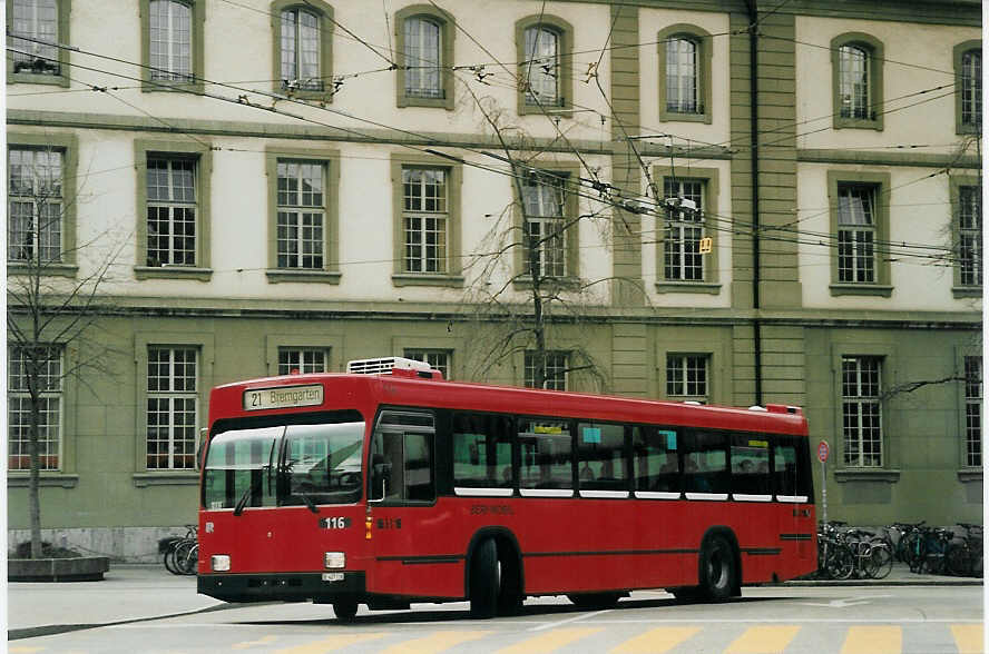 (065'915) - Bernmobil, Bern - Nr. 116/BE 427'116 - Volvo/R&J am 7. Mrz 2004 beim Bahnhof Bern