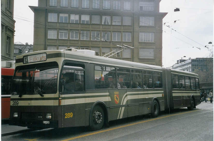 (067'517) - SVB Bern - Nr. 289/BE 419'289 - Volvo/R&J-Hess-Gangloff am 13. Mai 2004 beim Bahnhof Bern