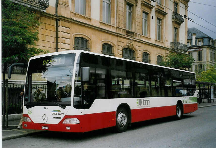 (067'629) - VR La Chaux-de-Fonds - Nr. 232/NE 20'232 - Mercedes am 22. Mai 2004 in Neuchtel, Place Pury