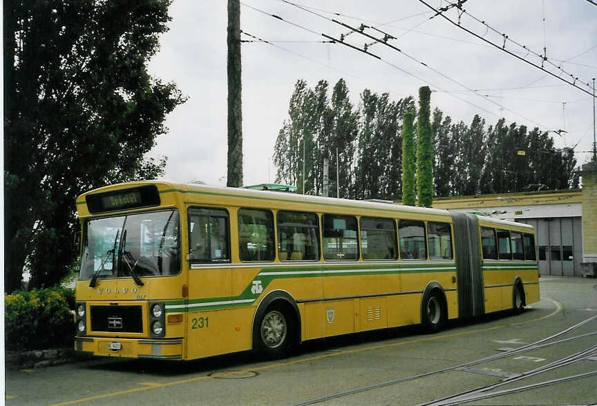 (067'702) - TN Neuchtel - Nr. 231/NE 84'231 - Volvo/Van Hool am 22. Mai 2004 in Neuchtel, Dpt