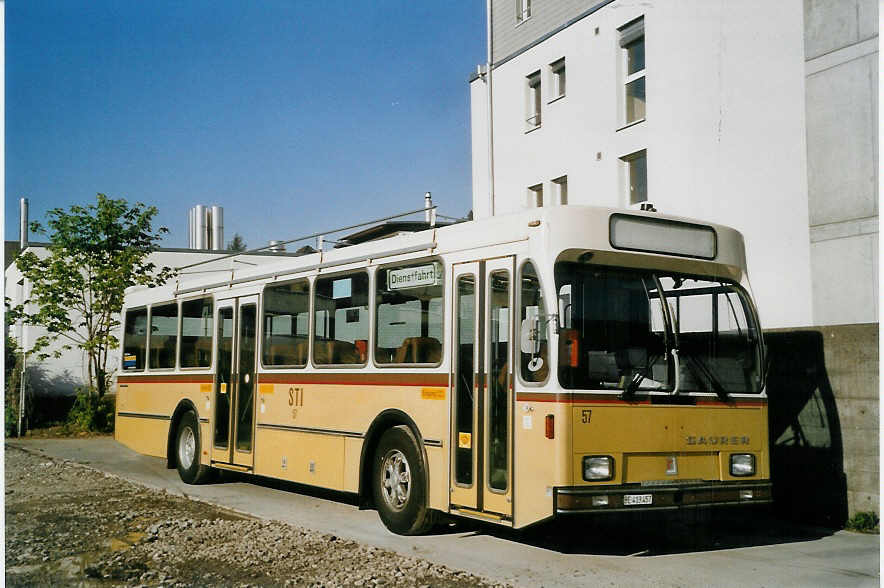 (068'024) - STI Thun - Nr. 57/BE 413'457 - Saurer/R&J am 24. Mai 2004 in Thun, Garage