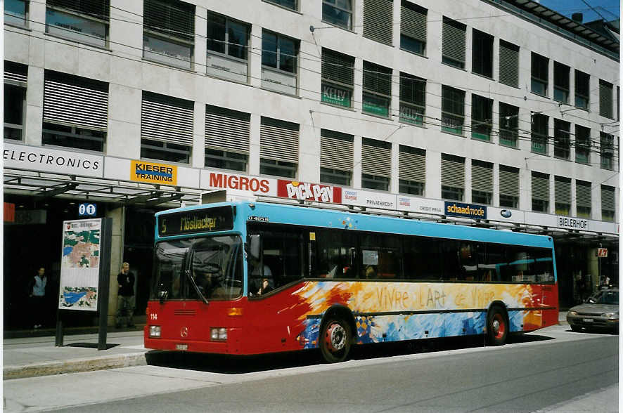 (068'114) - VB Biel - Nr. 114/BE 510'114 - Mercedes am 29. Mai 2004 in Biel, Guisanplatz