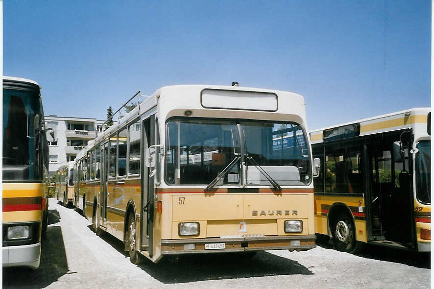 (068'213) - STI Thun - Nr. 57/BE 413'457 - Saurer/R&J am 8. Juni 2004 in Thun, Garage