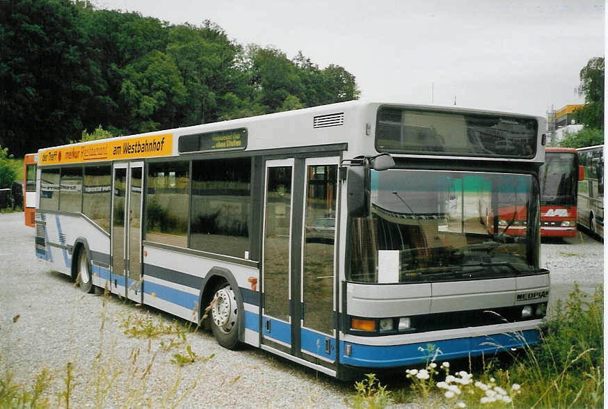 (068'424) - AAGI Interlaken - Nr. 32 - Neoplan am 19. Juni 2004 in Kloten, EvoBus