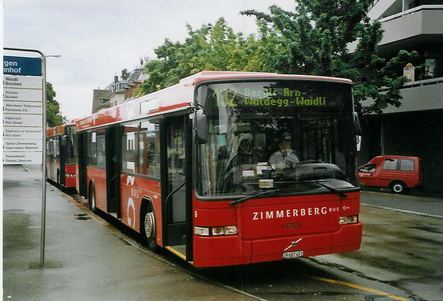 (068'629) - AHW Horgen - Nr. 9/ZH 687'451 - Volvo/Hess am 19. Juni 2004 beim Bahnhof Horgen