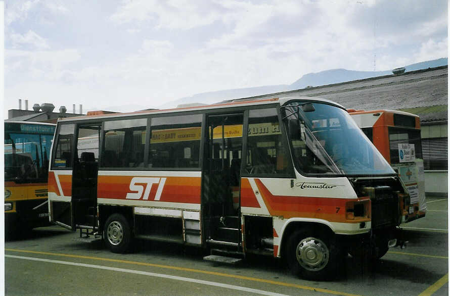 (069'015) - STI Thun - Nr. 7 - Mercedes/Auwrter (ex TSG Blumenstein Nr. 7) am 7. Juli 2004 in Bellach, Hess