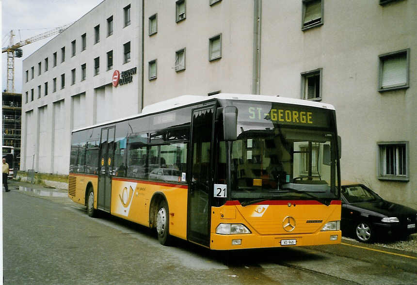 (069'207) - SAPJV, L'Isle - Nr. 26/VD 946 - Mercedes am 8. Juli 2004 beim Bahnhof Nyon