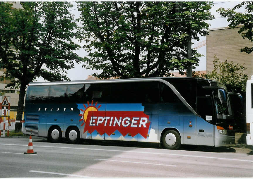 (069'605) - AGSE Eptingen - BL 7712 - Setra am 23. Juli 2004 in Zrich, Hardau