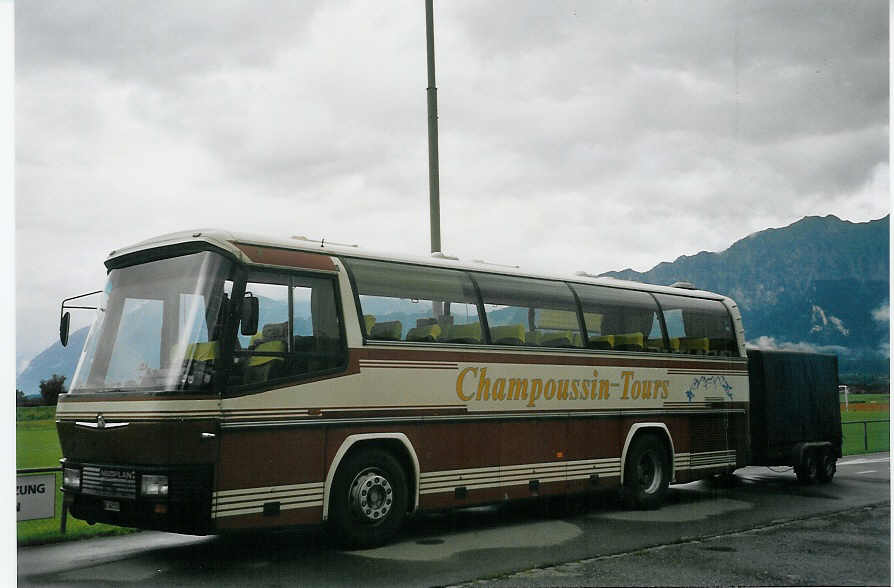 (070'409) - Jovanovic, Bern - BE 463'237 - Neoplan am 26. August 2004 in Thun-Lerchenfeld, Waldeck