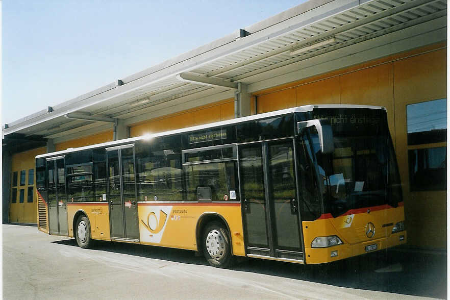 (072'306) - PostAuto Nordwestschweiz - BL 170'212 - Mercedes (ex P 25'247) am 24. Oktober 2004 in Laufen, Garage