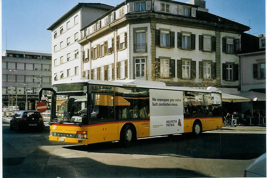 (072'313) - CarPostal Jura-Jura bernois-Neuchtel - Nr. 25/JU 31'114 - Setra (ex P 25'660) am 24. Oktober 2004 beim Bahnhof Delmont