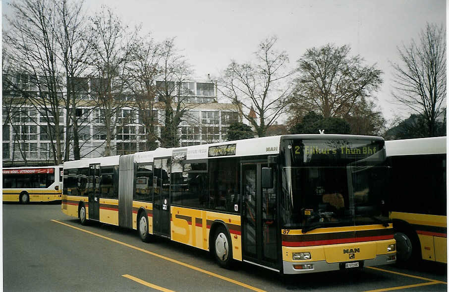 (073'401) - STI Thun - Nr. 87/BE 572'087 - MAN am 21. Dezember 2004 bei der Schifflndte Thun