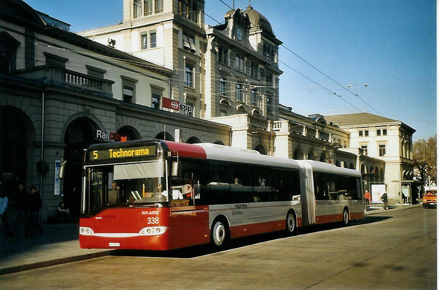 (073'921) - SW Winterthur - Nr. 338/ZH 730'338 - Solaris am 8. Januar 2005 beim Hauptbahnhof Winterthur