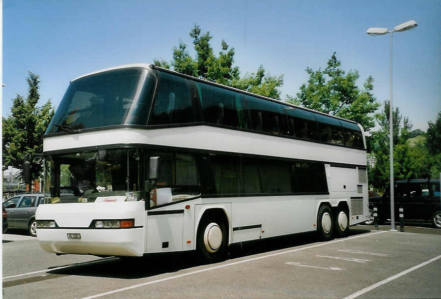 (077'332) - Remy, Lausanne - VD 1289 - Neoplan am 8. Juni 2005 in Thun, Seestrasse