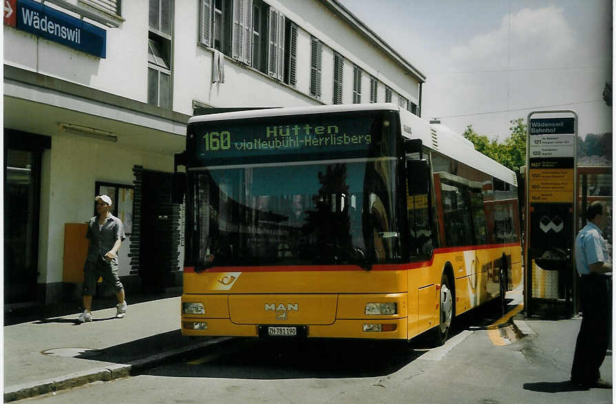 (077'724) - PostAuto Zrich - ZH 781'190 - MAN am 18. Juni 2005 beim Bahnhof Wdenswil