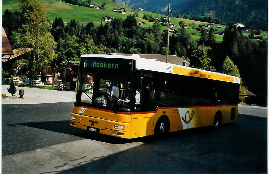 (080'531) - PostAuto Berner Oberland - BE 615'387 - MAN/Gppel (ex P 23'034) am 25. September 2005 in Habkern, Post