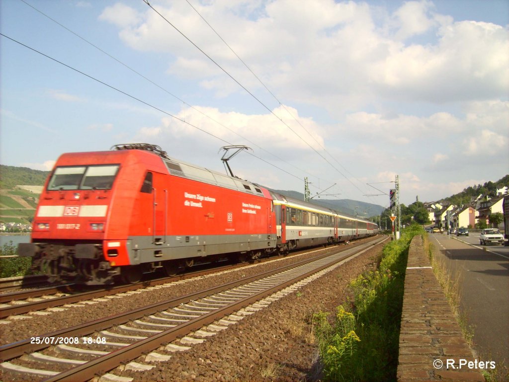 101 017-2 zieht bei Rheindiebach den EC 6 Chur – Hamburg Altona. 25.07.08
