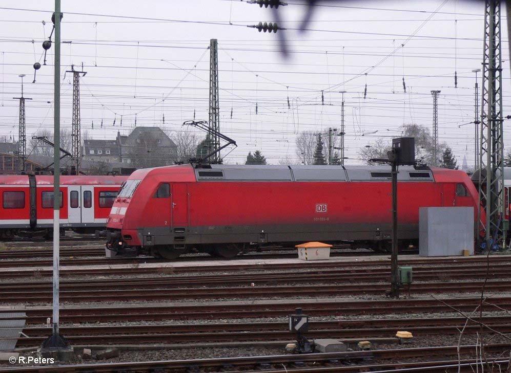 101 024-8 steht in Dsseldorf und wird fit gemacht fr die Rcktour. 06.01.06