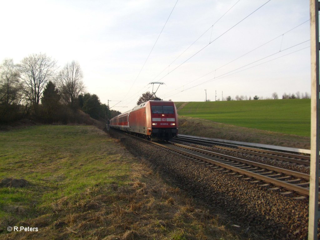 101 037-0 zieht bei Fahlenbach den RE4039 nach Mnchen. 24.03.11