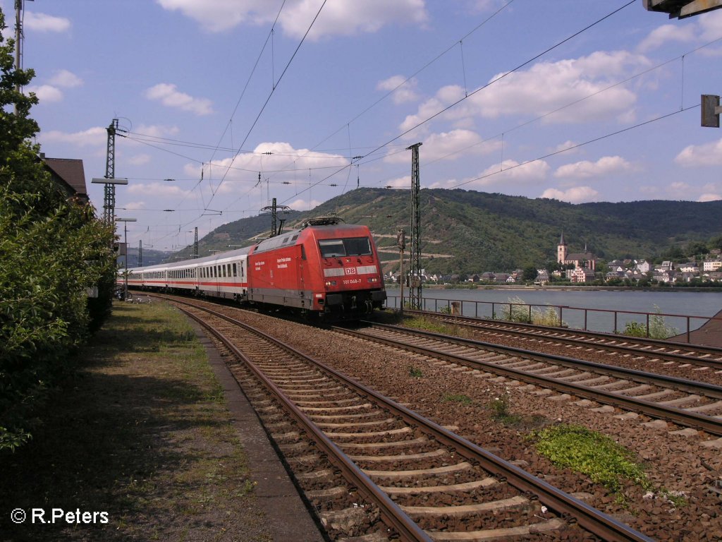 101 048-7 zieht den IC 2011 Dortmund – Stuttgart durch niederheimbach. 25.07.08
