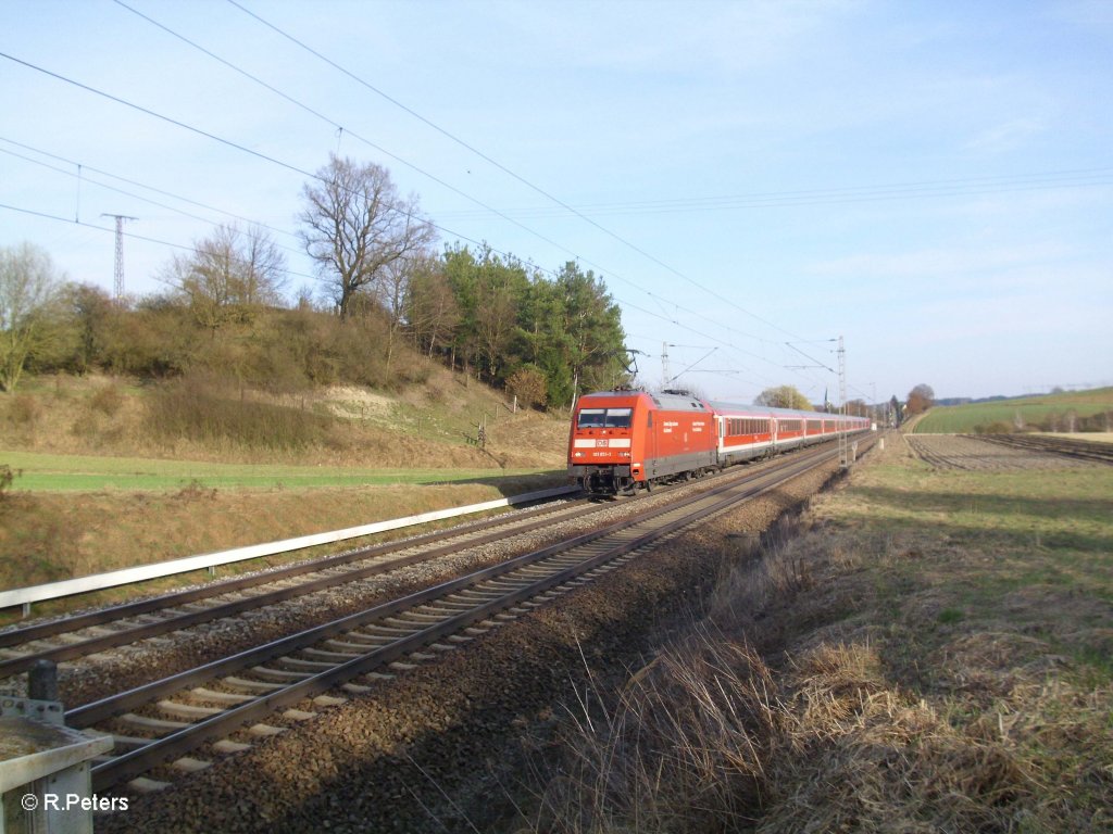 101 051-1 zieht RE4040 Ingolstadt bei Fahlenbach. 24.03.11