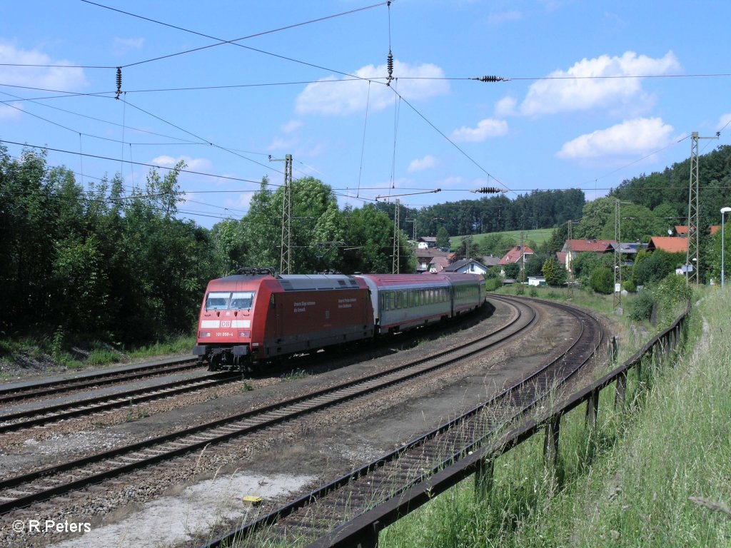 101 059-4 zieht BB IC 746 Salzburg HBF durch Hellwang-Elixhausen. 13.06.09
